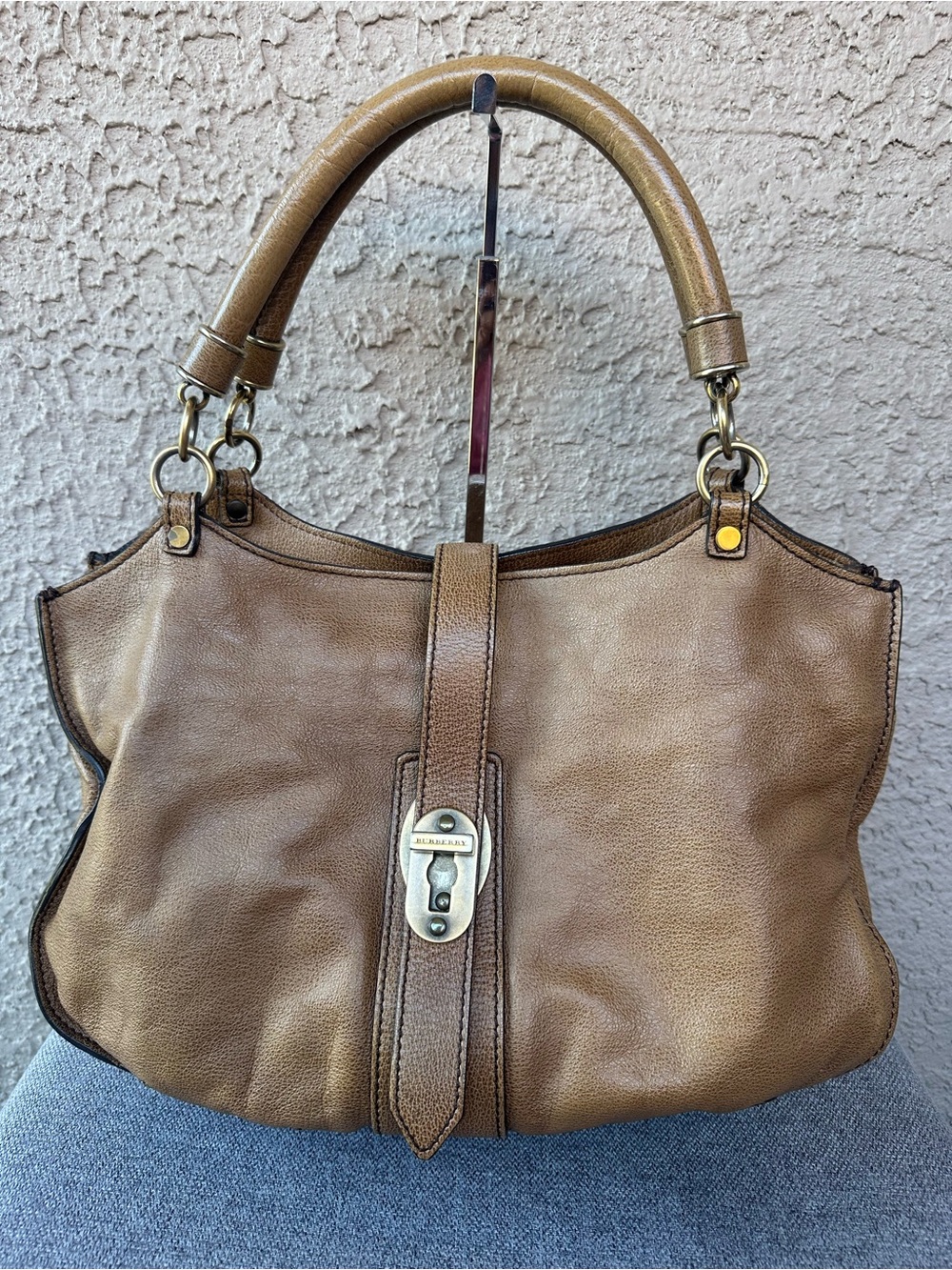 BURBERRY Vintage Bartow Hobo Bag,crafted from premium brown pebble-grain texture